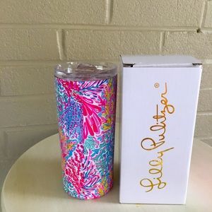 NWT Lilly Pulitzer Slim Tumbler in Splashdance pattern. 16.57 oz